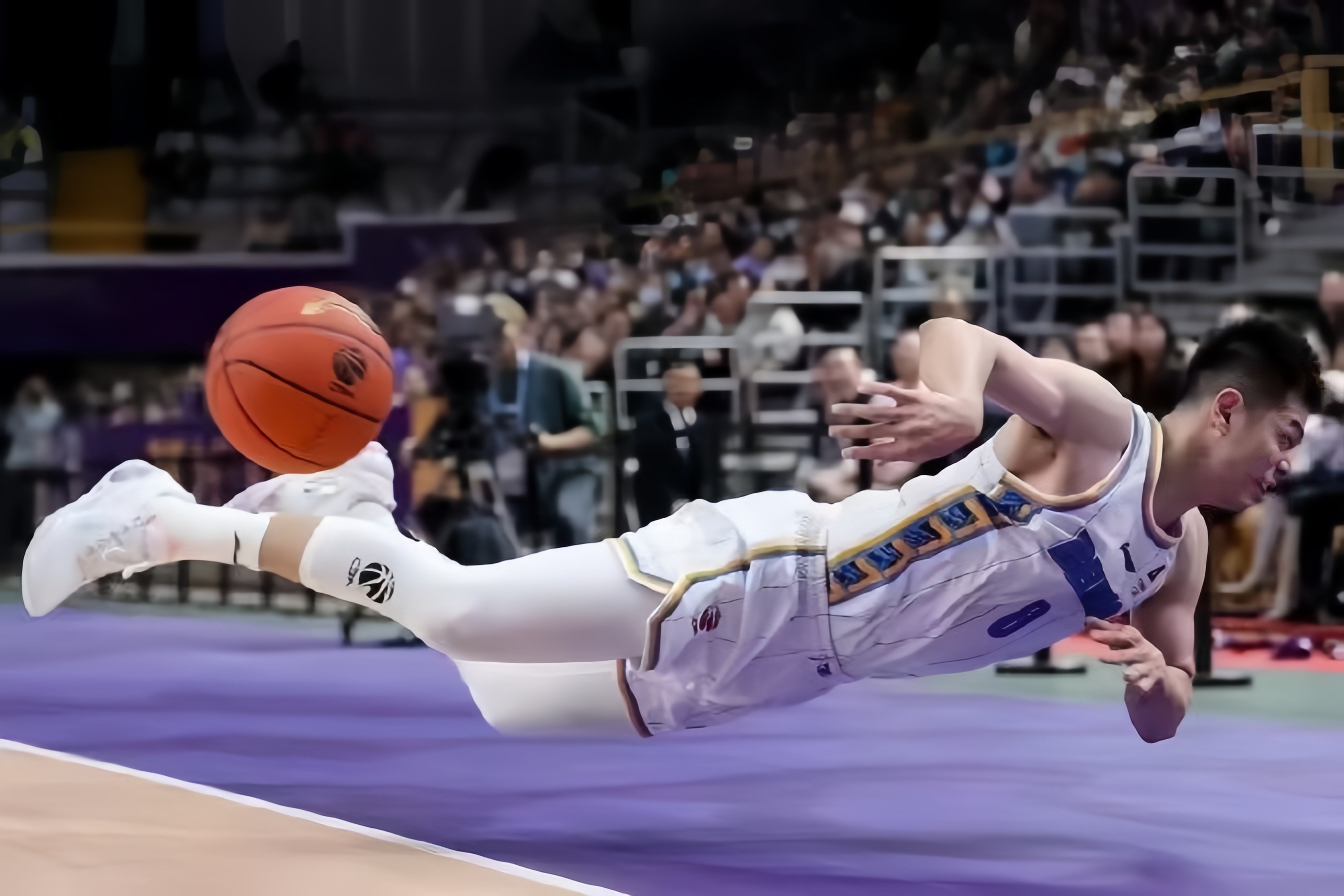 九游体育官网-托特纳姆发布备战花絮，集结日再遭质疑，NBA季后赛任务艰巨，临场指挥获称赞的简单介绍